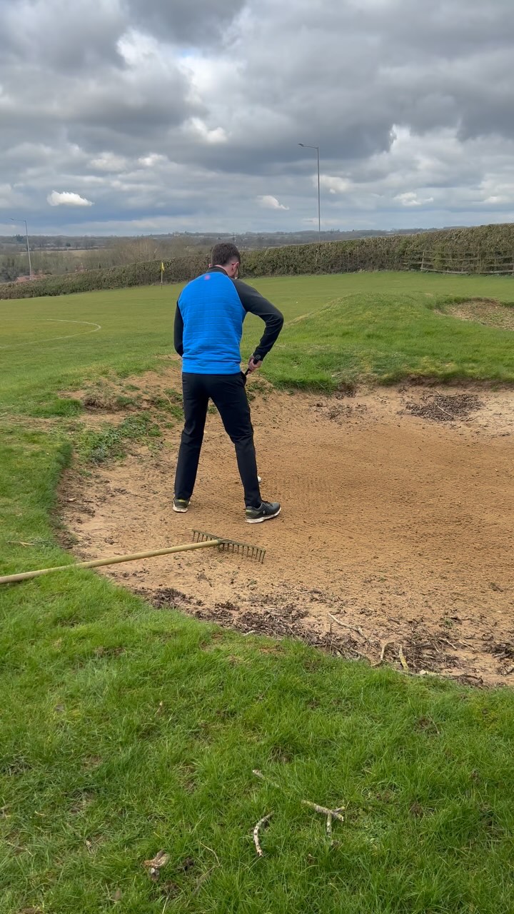Buckingham Golf Club Warns: Rakes Should Not Be Left in Bunkers - @https://www.instagram.com/Buckinghamgolfclub_