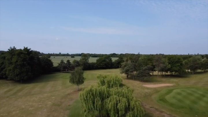 Scenic Par-3 Fun at Kingsway Golf Centre's Lakes Course - @https://www.instagram.com/kingswaygolfcentre