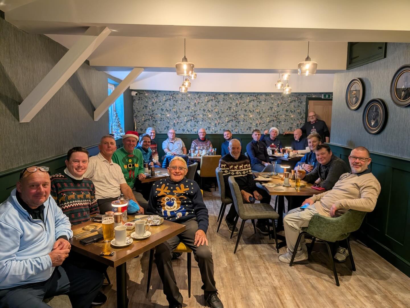 Stanedge Golf Club celebrates with festive year-end event - @https://www.instagram.com/stanedgegc