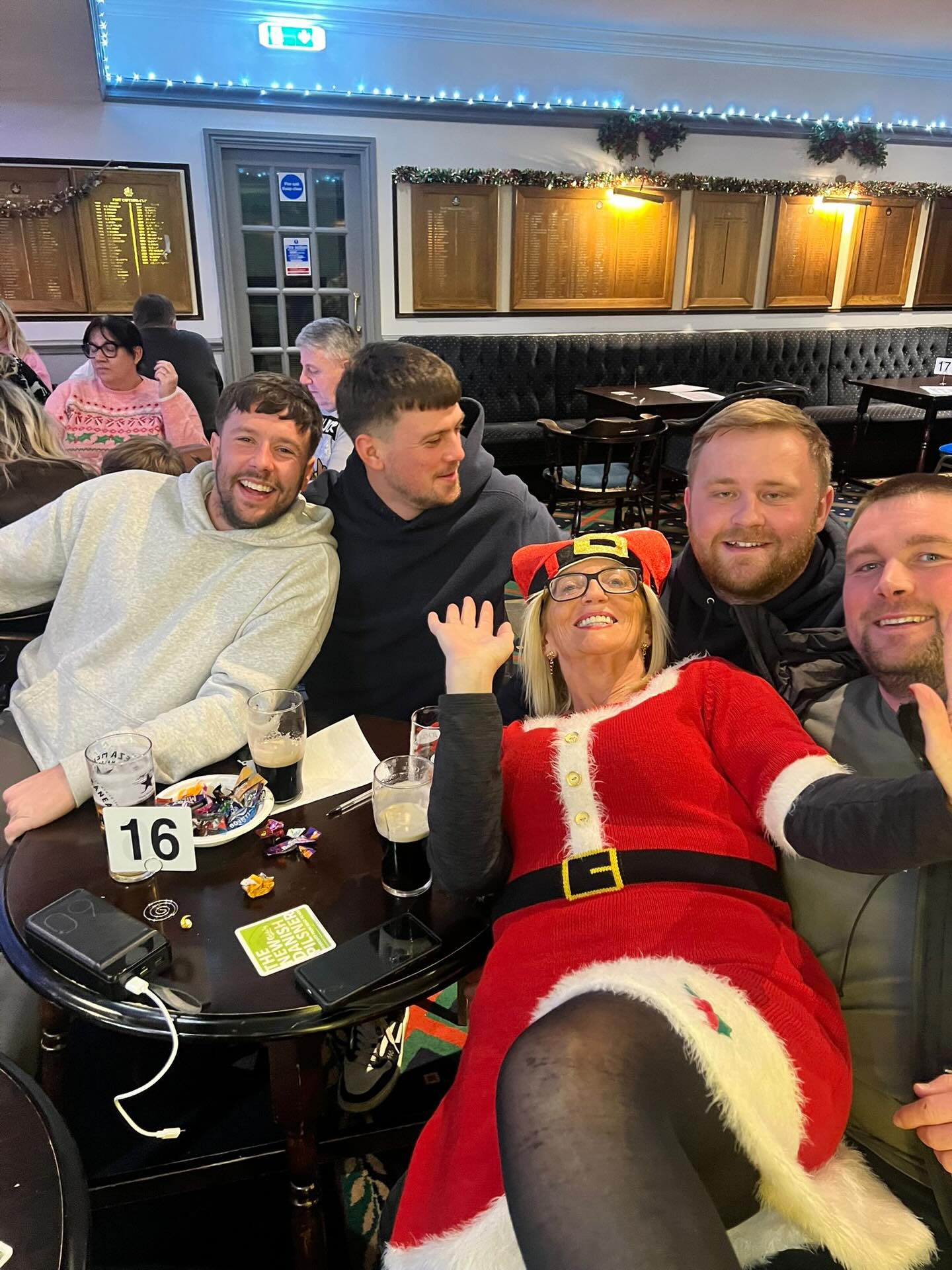 Festive Quiz Night at AOM Golf Club Draws Big Crowd - @https://www.instagram.com/aomgolfclub/