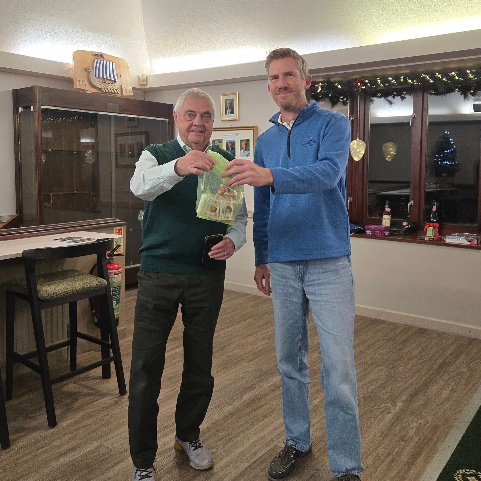 Sidmouth Golf Club raises £940 at December Big Quiz - @https://www.instagram.com/sidmouthgolf