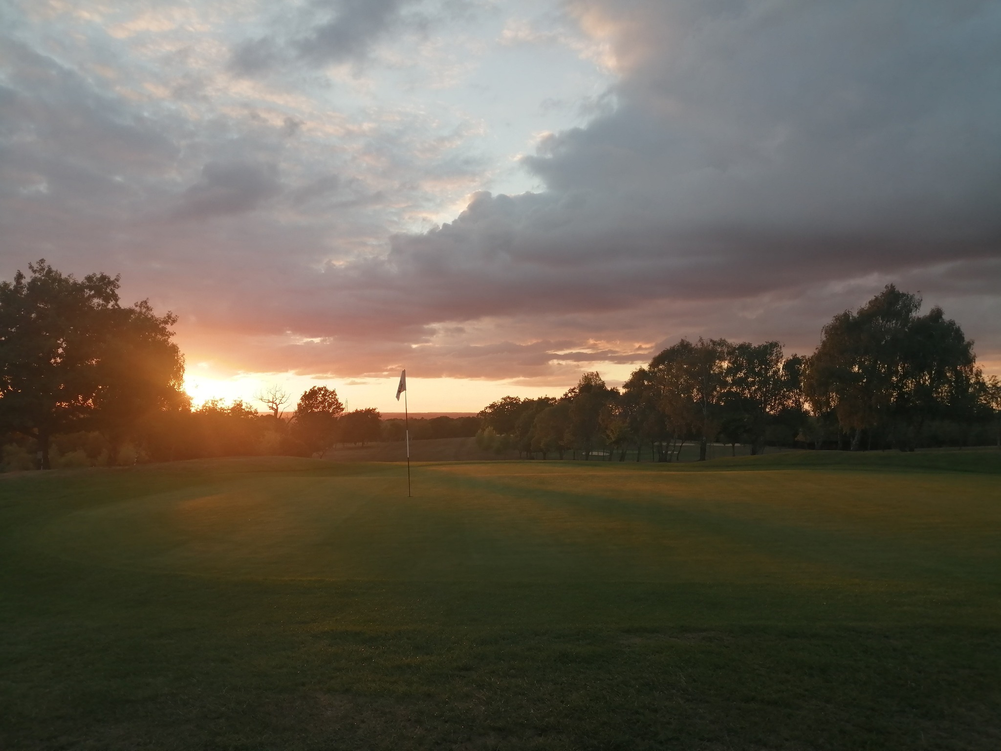 Grimsdyke Golf Club: Phone Line Temporarily Offline - @https://www.instagram.com/grimsdykegolfclub/