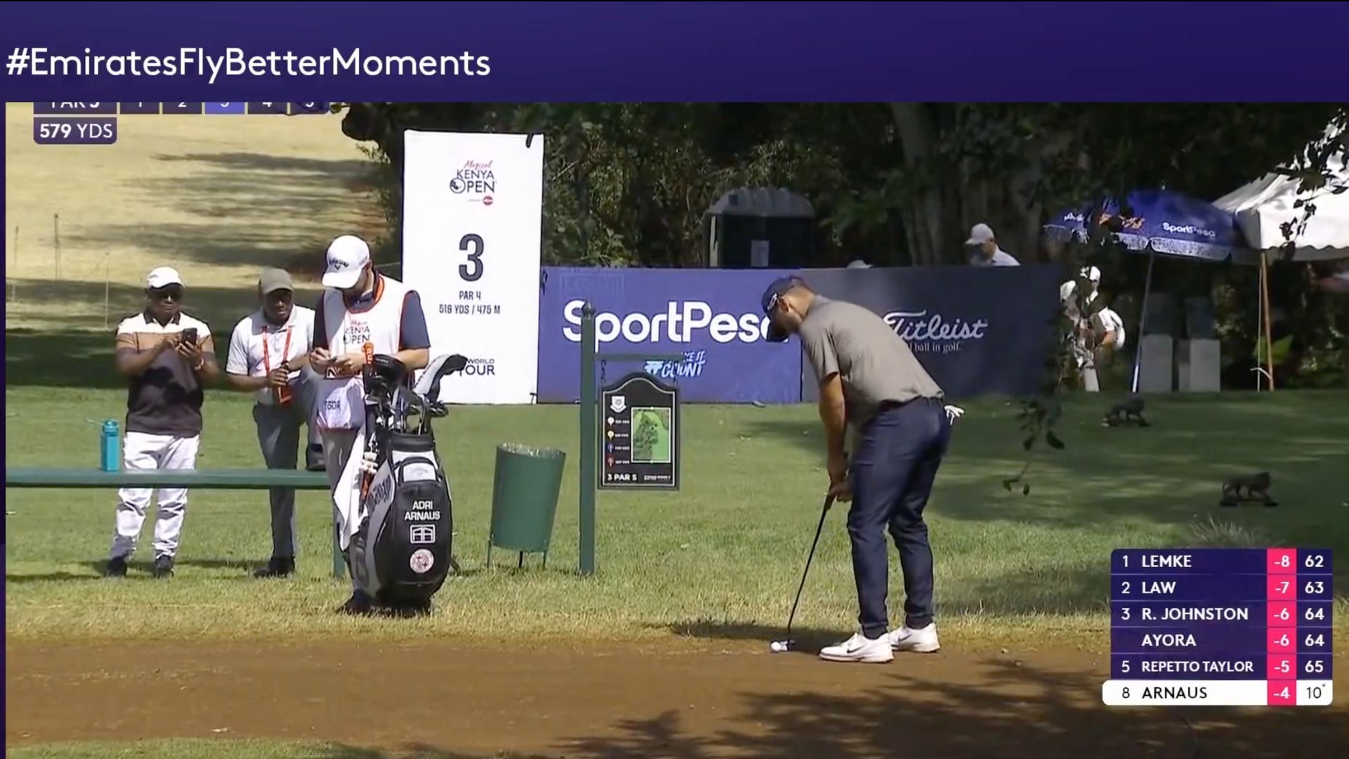 Adri Arnaus scores an unconventional Birdie (photo: x.com)