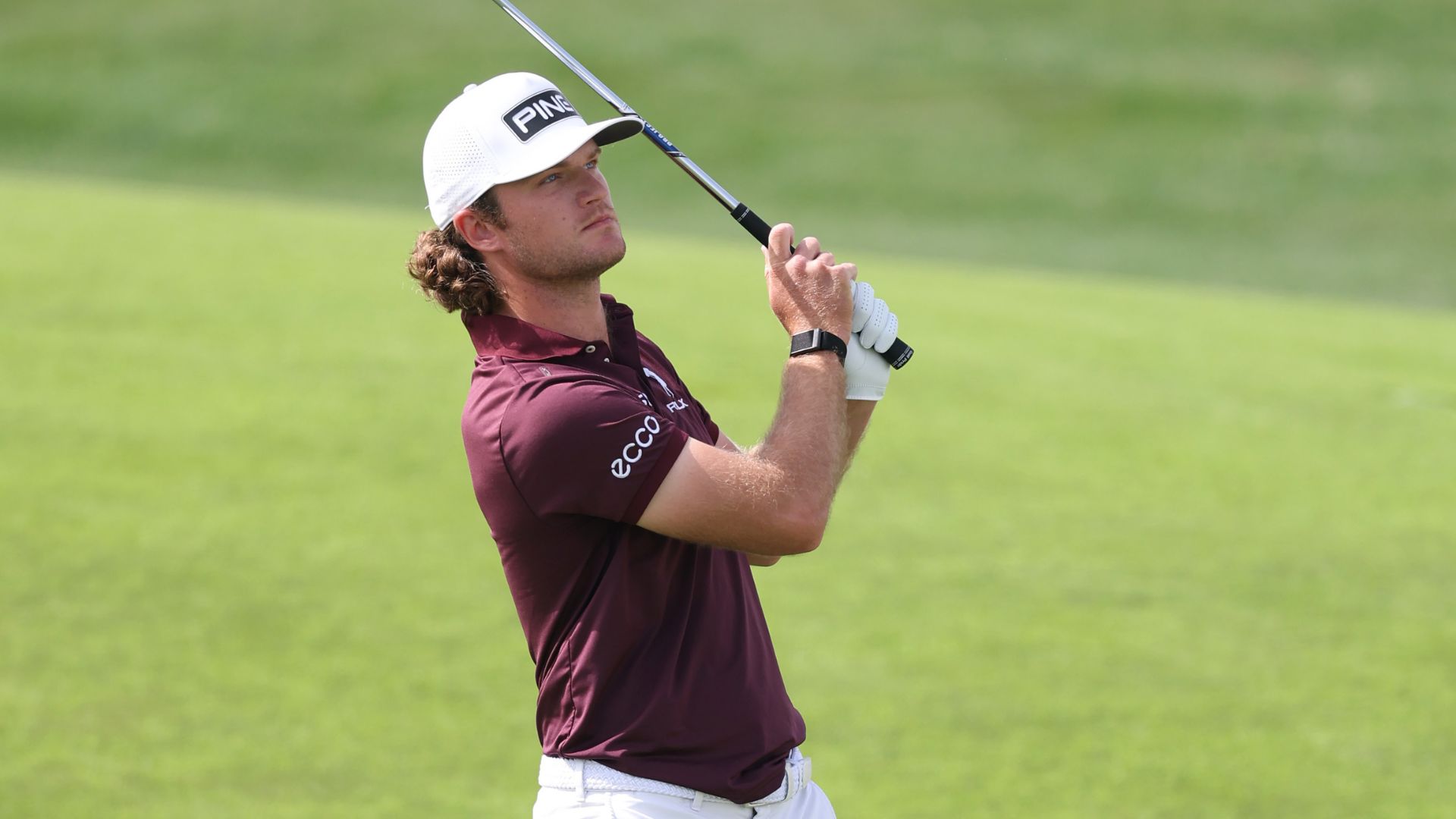 DP World Tour: Schott Battles Hill for Lead in Bahrain